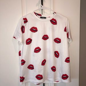 Graphic Lip Tee SHEIN size L